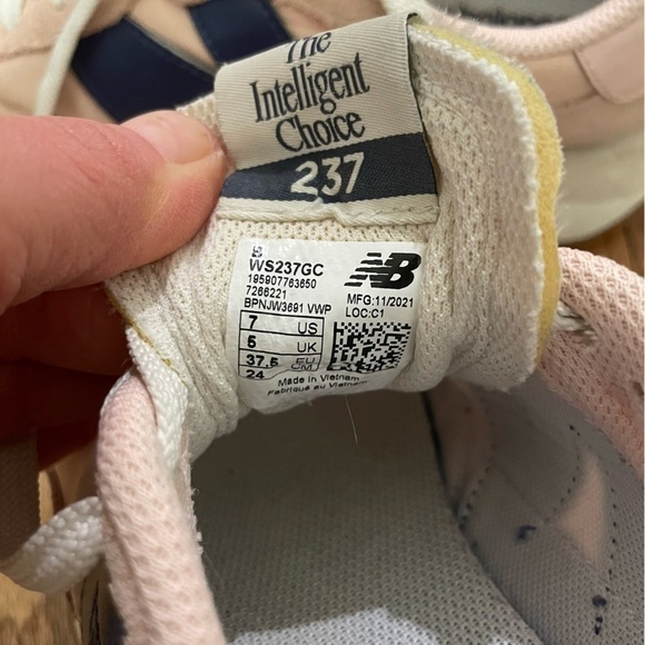 Women’s New Balance Women's 237 V1 Classic Sneaker, Size 7 - Picture 8 of 8
